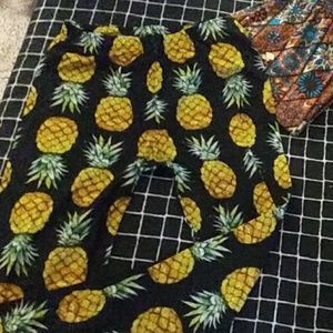 Leggings plus Sz pineapple